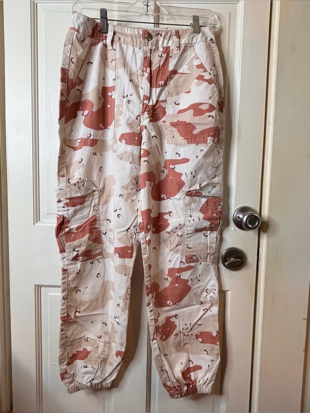 Wild Fable Beige Pink Camo Cargo Pants Size 4
